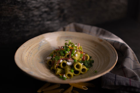 Conchiglie mit Joghurt und Erbsen