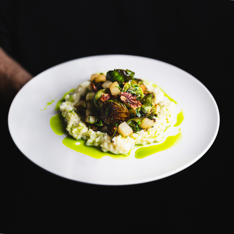 Gebratener Rosenkohl mit Birne und Pekanüssen