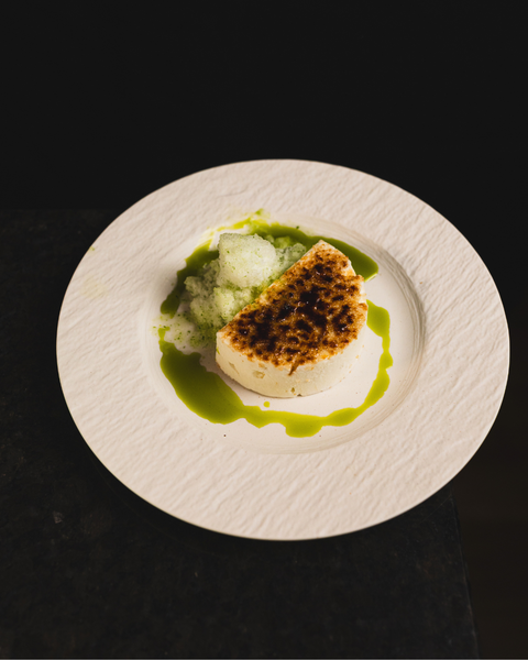 Karamellisierter Feta mit Gurken-Schnee – sommerliches Feta-Rezept mit Bangkok Spice