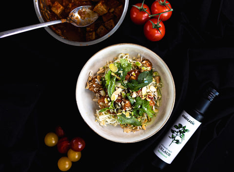 Tomaten Tempeh Ragout mit Mie Nudeln