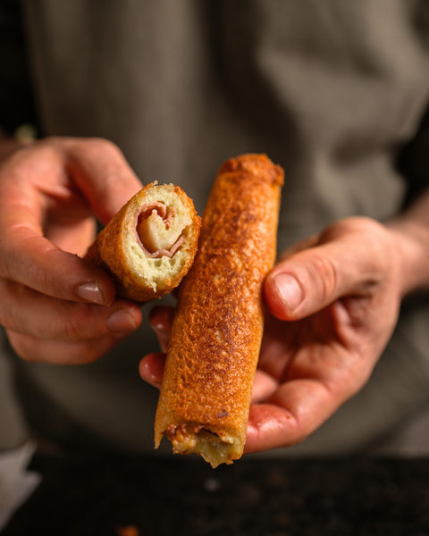 Schinken-Käse-Toast 2.0: Knusprige Roulade mit Schnittlauchöl