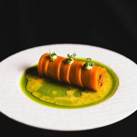 Wurzelgemüse-Tatar im Karottenmantel mit Kraidlzeig Schnittlauch-Tröpfchen-Vinaigrette